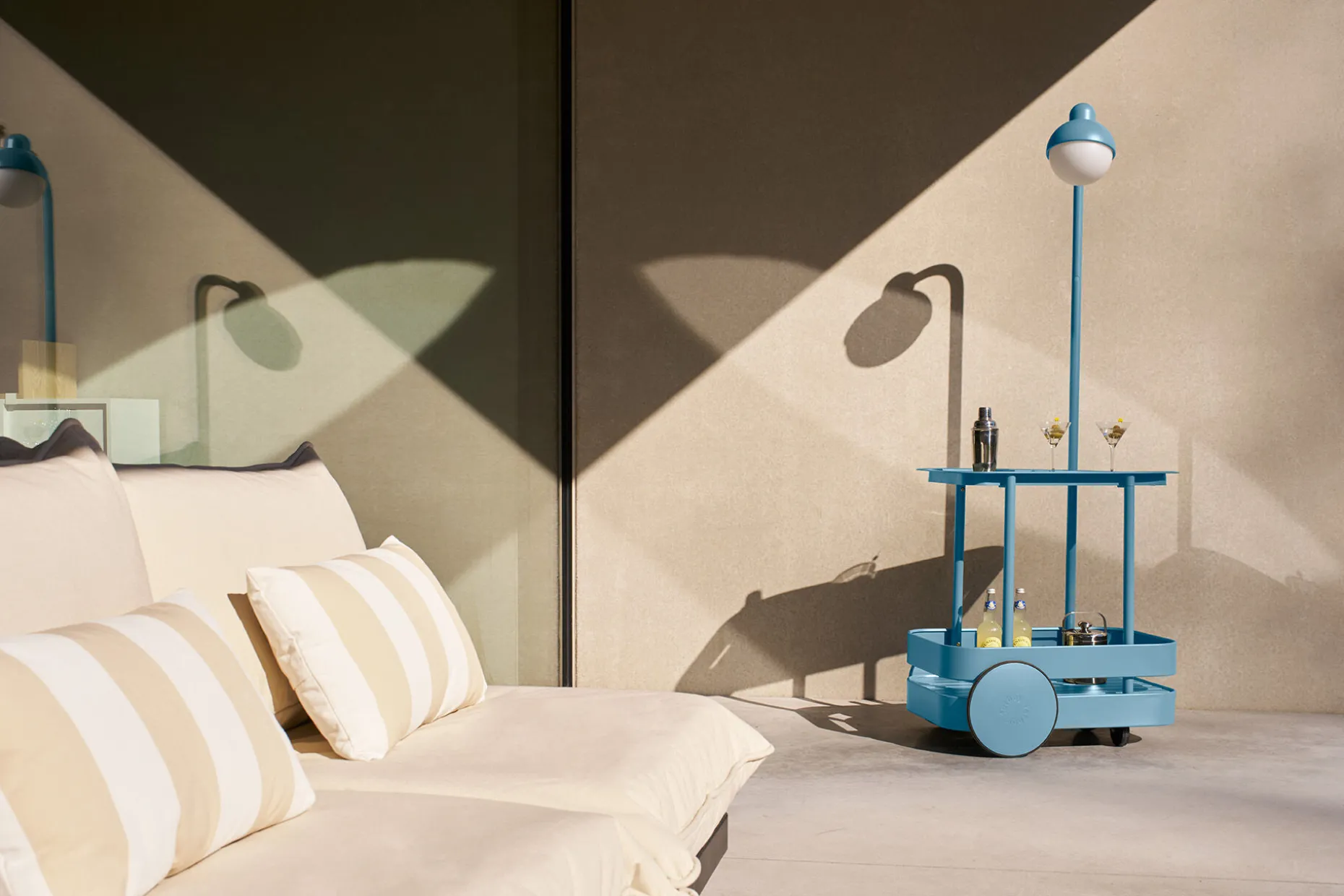 Jolly Trolley Verrijdbare bartafel, blauw, 78x55x200 cm